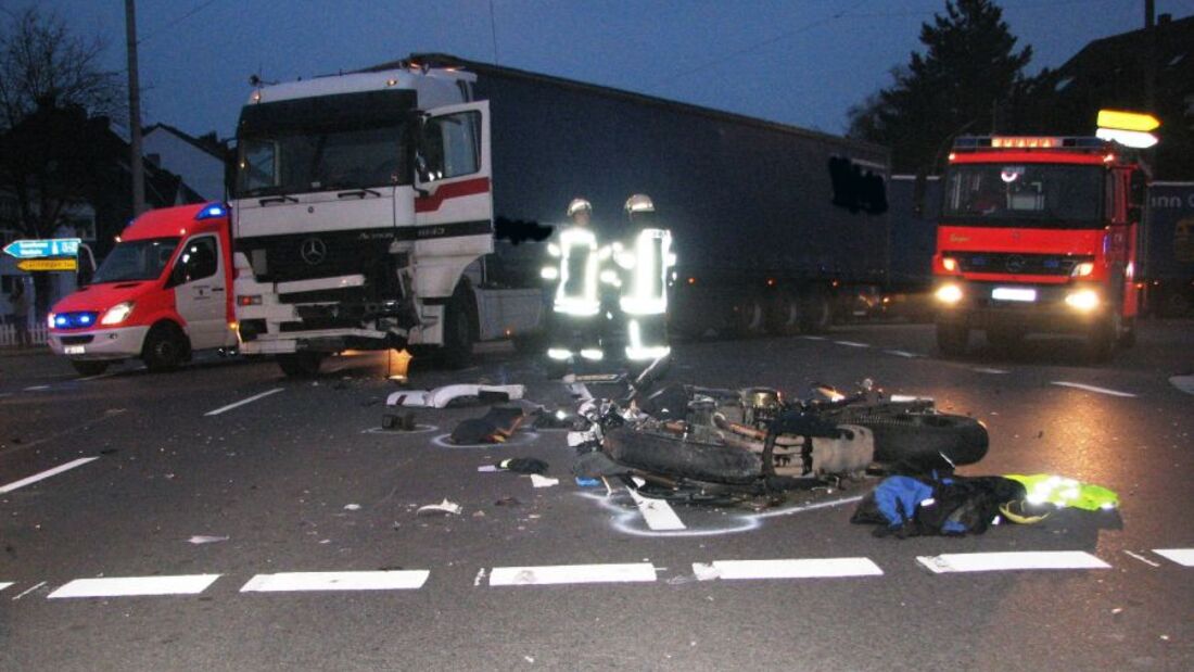 Polizei, Unfall, Nacht