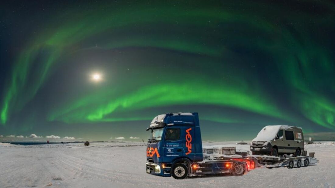 Premiere am Polarkreis: eActros?600 von VEGA besteht eNordkapp Challenge als erster batterieelektrischer Sattelzug

Premiere at the Arctic Circle: VEGA’s eActros?600 conquers the eNordkapp Challenge as the first battery-electric truck