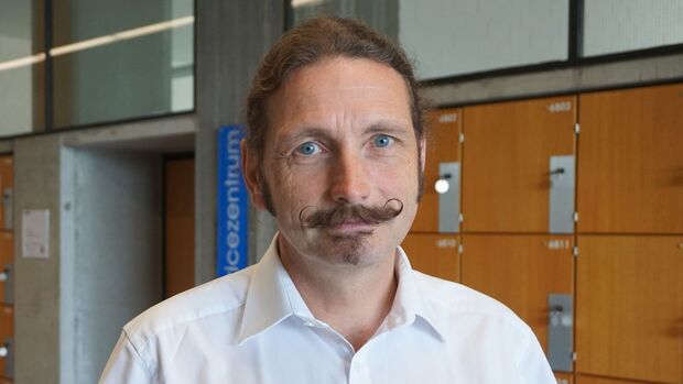 Prof. Large, Uni Stuttgart