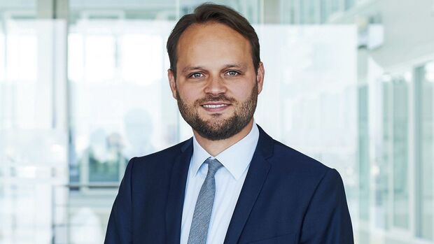 Professor Hoberg Kühne Logistics University KLU