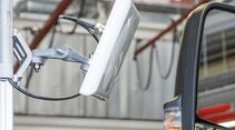 RFID entlastet die Mitarbeiter von Routineaufgaben und gibt ihnen gleichzeitig durch automatische Prüfung die Sicherheit, die richtigen Teile verbaut zu haben. 

RFID consequently relieves the employees of routine tasks and thanks to automatic checks gives them peace of mind knowing they installed the right parts.