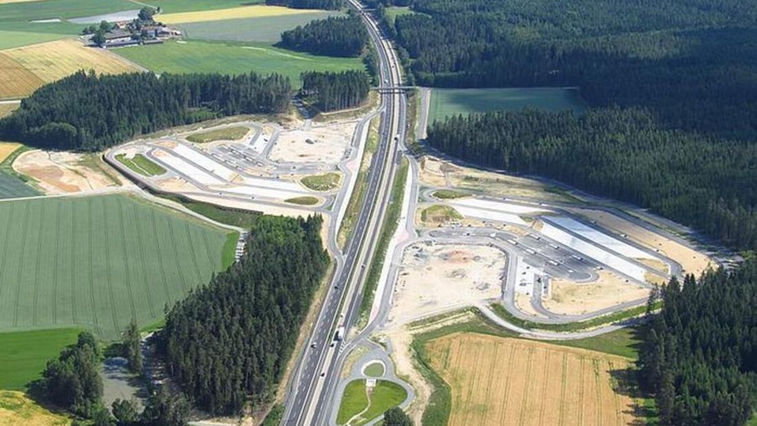 Ramsauers Verkehrsministerium: Rastanlagen in staatlicher Konzession schrpfen Autofahrer und Steuerzahler / Vier bayerischen Autohfen platzt wegen berflssigen Raststtten-Neubauten der Kragen
