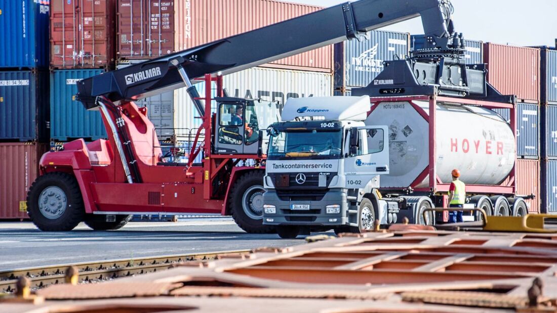 Reachstacker, Duisport, Container