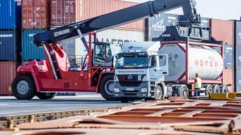 Reachstacker, Duisport, Container