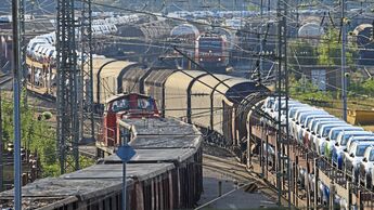 Reger Verkehr aus ein- und ausfahrenden ZÃ¼gen im NÃ¼rnberger Rbf