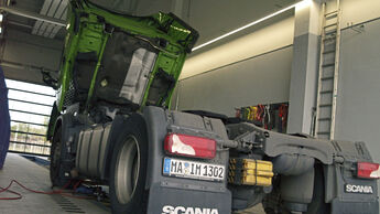 Reinigung Lkw-Werkstatt