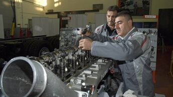 Renault sucht besten Mechaniker