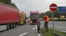 Report Parkplatzmangel FF 4/2018, Wildparken, Parkplätze, Rasthöfe, Autobahn, Auffahrt, Standstreifen, Gefahr, Polizei, Bosch Secure Truck Parking.