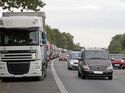 Report Parkplatzmangel FF 4/2018, Wildparken, Parkplätze, Rasthöfe, Autobahn, Auffahrt, Standstreifen, Gefahr, Polizei, Bosch Secure Truck Parking.