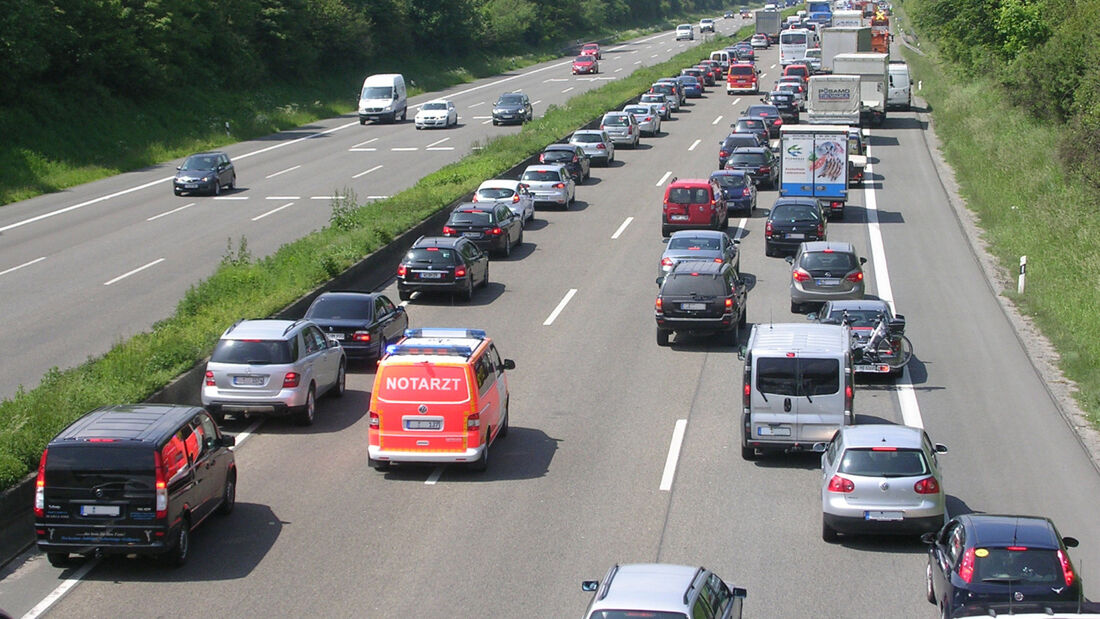 Rettungsgasse, Stau, ADAC, RTW, Sancar, Krankenwagen