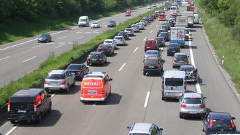 Rettungsgasse, Stau, ADAC, RTW, Sancar, Krankenwagen