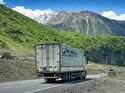 Rhenus-Lkw auf der Transkaspischen Internationalen Transportroute in Georgien