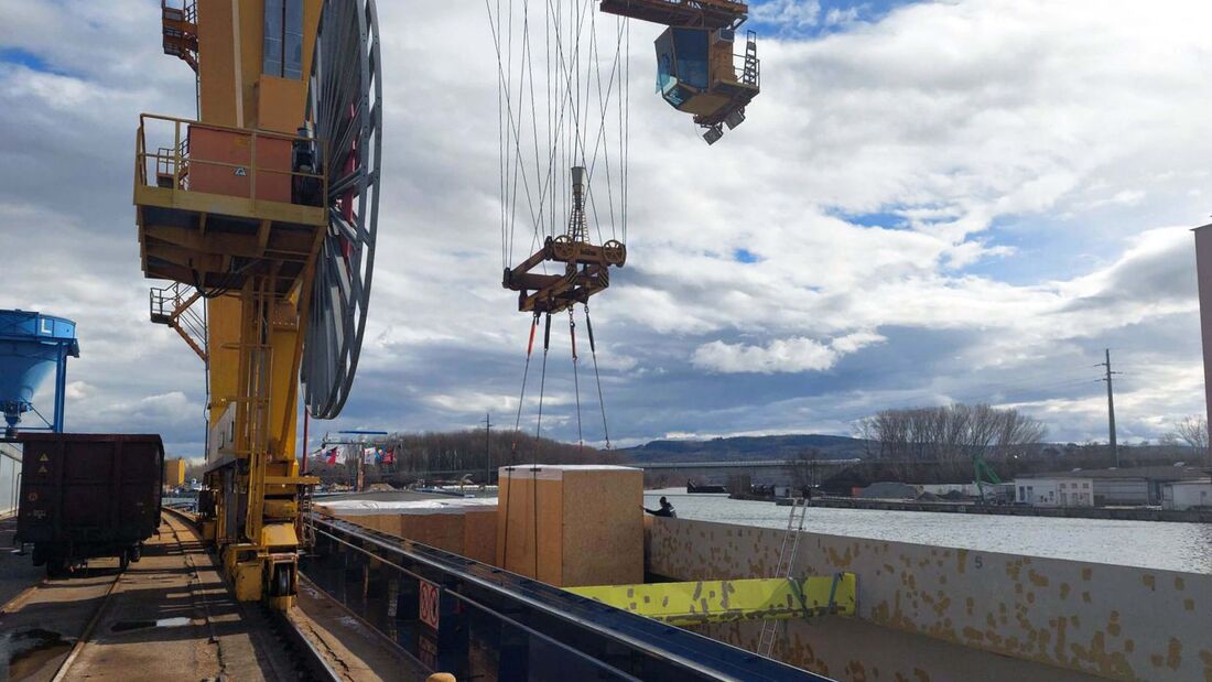 Rhenus beim multimodalen Transport für ein großes Industrieprojekt von Österreich in die USA