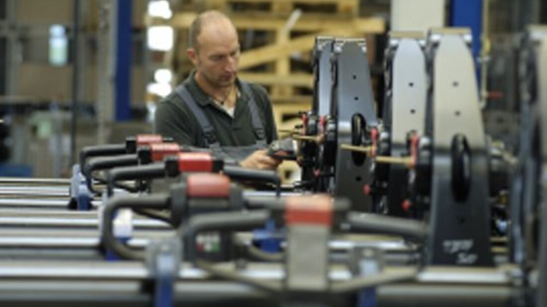 SAF-Holland stellt wieder Mitarbeiter ein