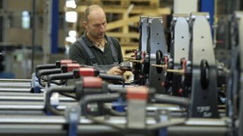SAF-Holland stellt wieder Mitarbeiter ein