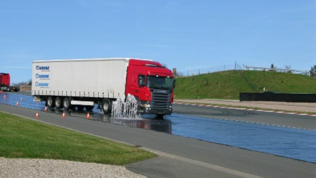 Scania-Fahrtraining für mehr Sicherheit