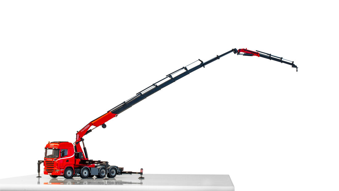 Scania R730 mit Fassi-Ladekran in 1_:_50