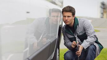 Schaden, DEKRA, Prüfer, Kranen, Transporter