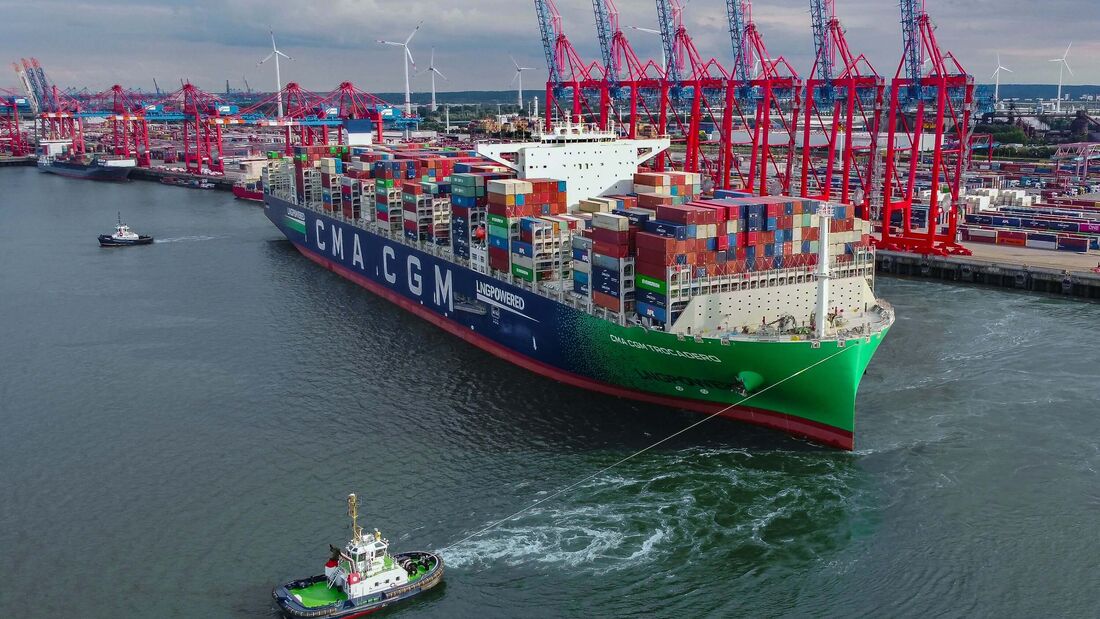 Schiff der CMA CGM Group am Eurogate Container Terminal Hamburg 