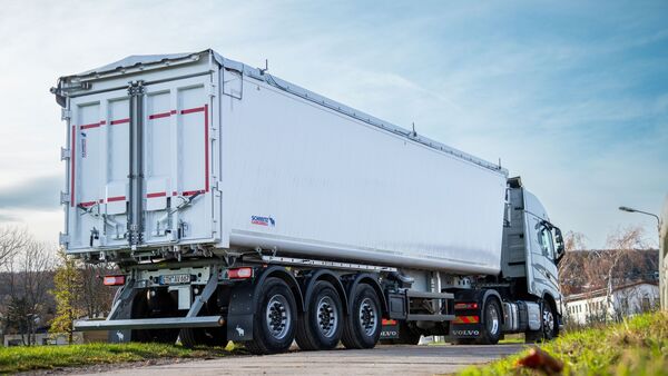 Schmitz Cargobull überarbeitet Aluminium-Kastenmulde für S.KI AK LIGHT