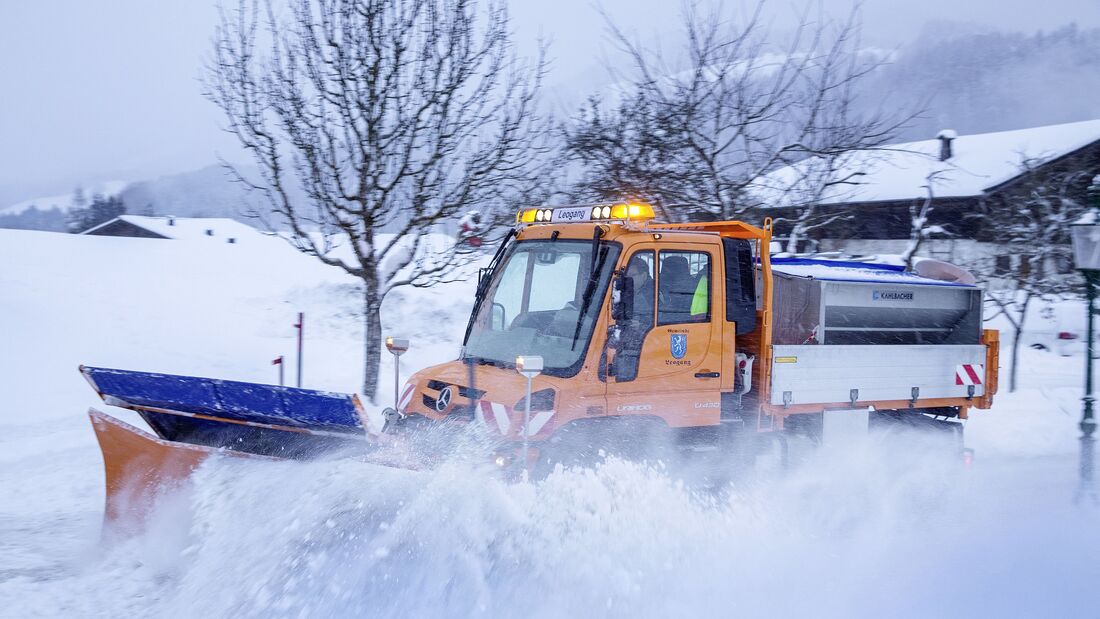 Schneeräumung mit dem Unimog
