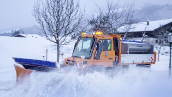 Schneeräumung mit dem Unimog