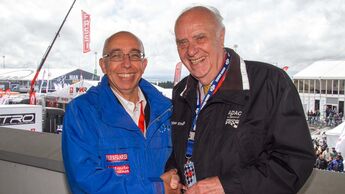 Schulterschluss: Werner Bicker (ETM-Verlag) und Dieter Enders (ADAC Mittelrhein) besiegeln die zukünftige Zusammenarbeit beim Truck Grand-Prix.