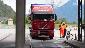Schwerlastkontrolle in der Schweiz