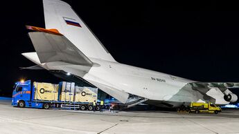 Schwertransport der Firma Hermle mit einer Antonov AN-124