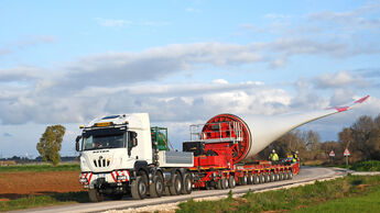 Schwertransport mit Astra-Lkw