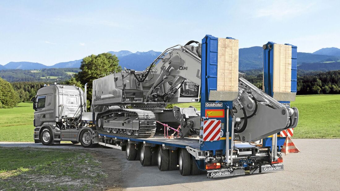 Schwertransport von Goldhofer