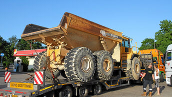 Schwertransporte Begleitung, Convoi, Exceptionnel, Volvo