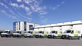 Sechs e-Crafter am GLS-Depot in Karlsruhe