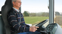 Setra Multiclass S 415 H Euro 6, Fahrer am Lenkrad