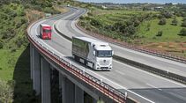 Shaping Future Transportation 2015, Campus Safety: Neueste Generation Mercedes-Benz OM 471 ;

Shaping Future Transportation 2015, Campus Safety: Latest Generation Mercedes-Benz OM 471.;