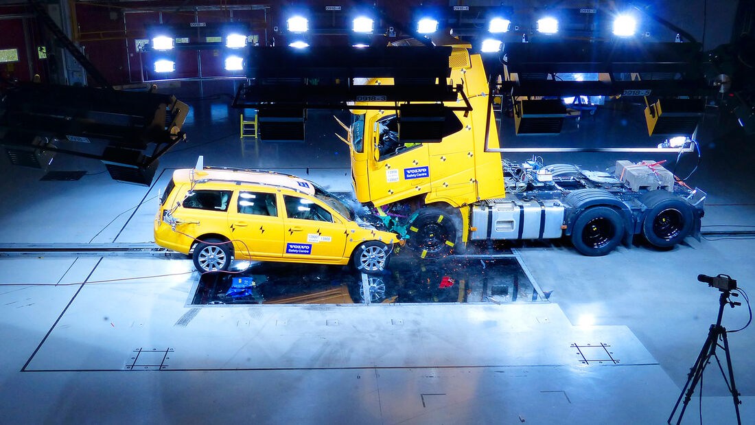 Sicherheitstechnik, Crash-Test, Volvo, Lkw, Pkw