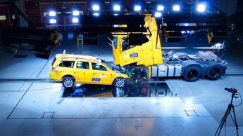 Sicherheitstechnik, Crash-Test, Volvo, Lkw, Pkw
