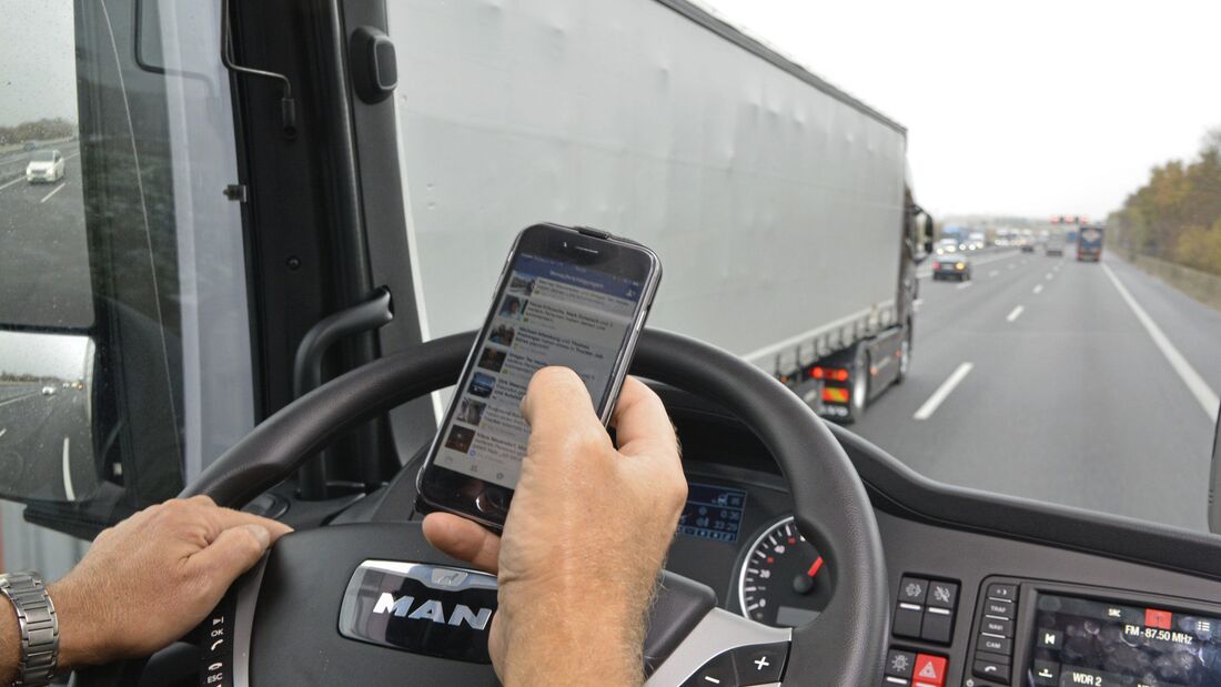 Smartphone am Steuer Bergrath