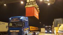 So früh, ist es leider noch dunkel. Hier am Container-Bahnhof in Ulm 