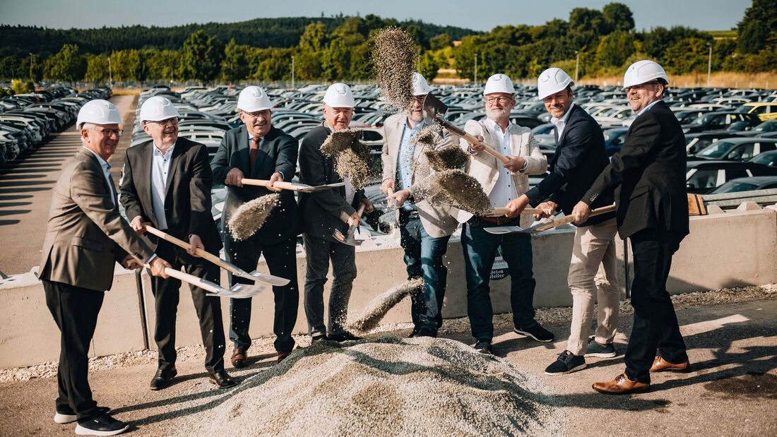 Spatenstich am BLG Auto-Terminal Kelheim für PV-Überdachung 