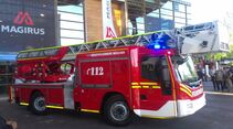 Stadtkind: Die M32L-AS N.B. ist nicht nur äußerst niedrig (3 m), sondern dank gelenkter Hinterachse auch extrem wenig.