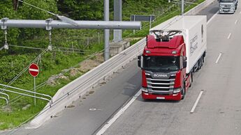 Start Feldversuch mit Oberleitungs-Lkw auf der A 5 in Hessen, Spedition Hans Adam Schanz
