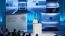 Stefan Buchner, Mitglied des Bereichsvorstands Daimler Trucks & Leiter Mercedes-Benz Lkw, beim FutureLab@Mercedes-Benz Trucks am 26.6.2018 in Wörth 

Stefan Buchner, Member of the Divisional Board of Daimler Trucks & Head of Mercedes-Benz Trucks, at the FutureLab@Mercedes-Benz Trucks on 26.6.2018 in Wörth, Germany