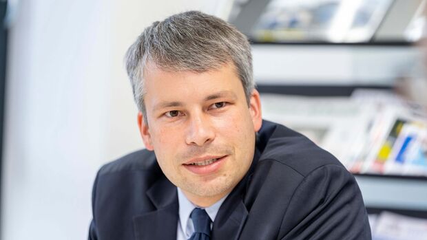 Steffen Bilger, designierter Bundesverkehrsminister, im Redaktionsgespräch beim ETM Verlag in Stuttgart.