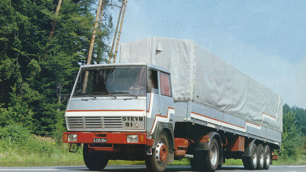 Steyr 1291.330 S, lao 11/1981, Rückspiegel lao 11/2021, Oldtimer FF 1/2022