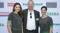 Strahlende Gewinner bei der Preisverleihung zu Die besten Nutzfahrzeuge und Die besten Marken.