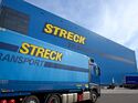 Streck Transport Lkw vor Halle