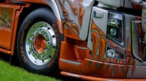 Supertruck FERNFAHRER 02-2011, Volvo FH 16 XXL T-Rex von Oscar Holgersson aus Schweden, Scheinwerfer, Felge