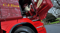 Supertruck FERNFAHRER 05-2011, Scania R 620 von Stuart Haynes aus England, Beifahrert�r