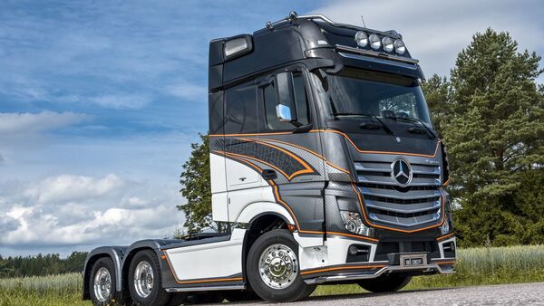 Supertruck-Mercedes Actros Uniq Concept